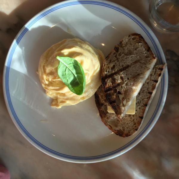 Bien commencer la journée chez Granger & Co King's Cross